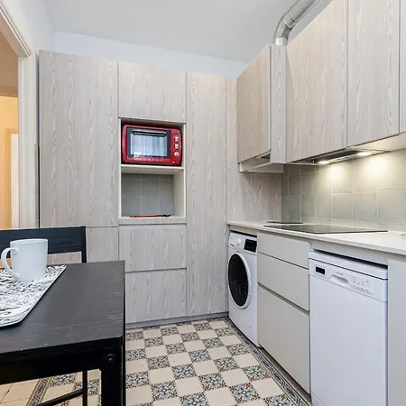 Carnot City Center Spacious Apartment