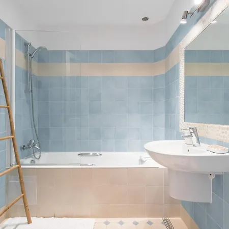 Apartment Carnot City Center Spacious Apartment